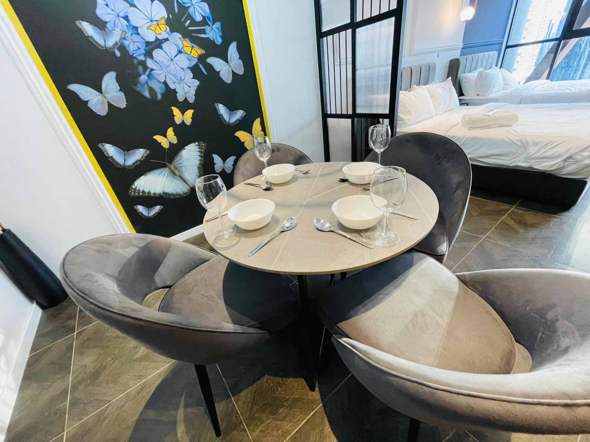 Scarletz Suites Klcc By Gc Luxury Suites クアラルンプール エクステリア 写真